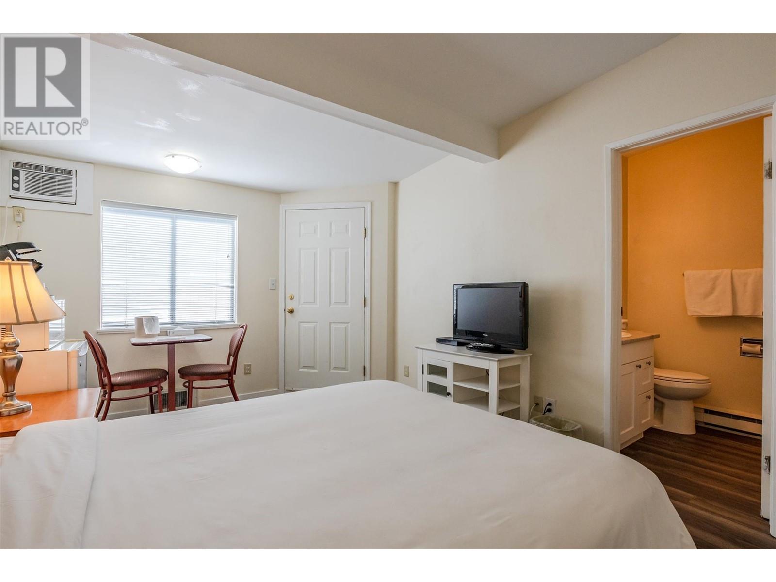 6203 Willow Avenue Property Photo 18