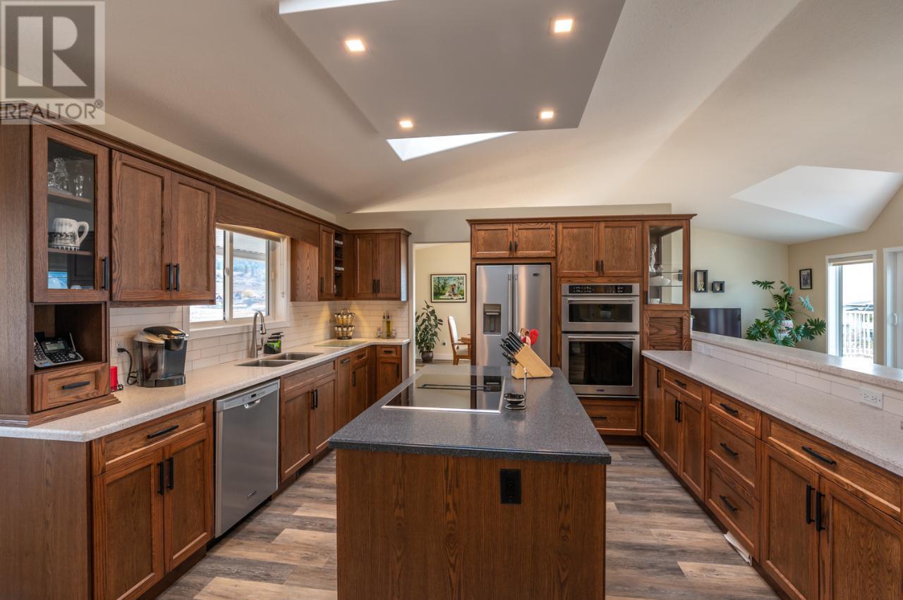 1021 Fleet Road Property Photo 5