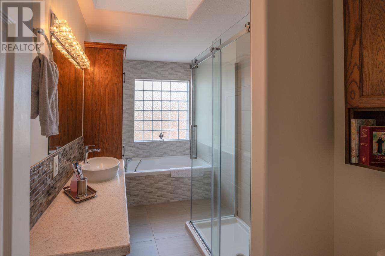 1021 Fleet Road Property Photo 11
