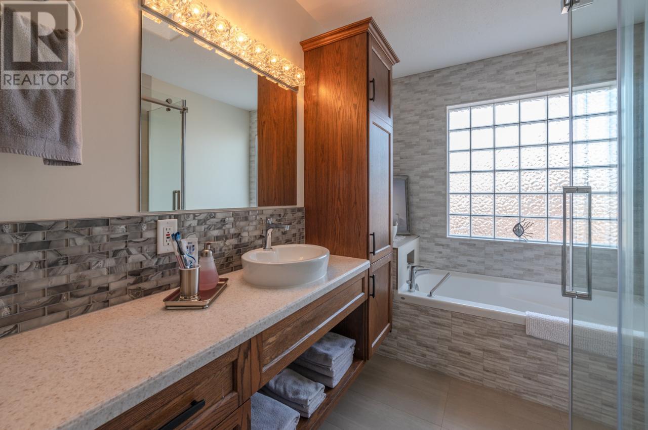 1021 Fleet Road Property Photo 12