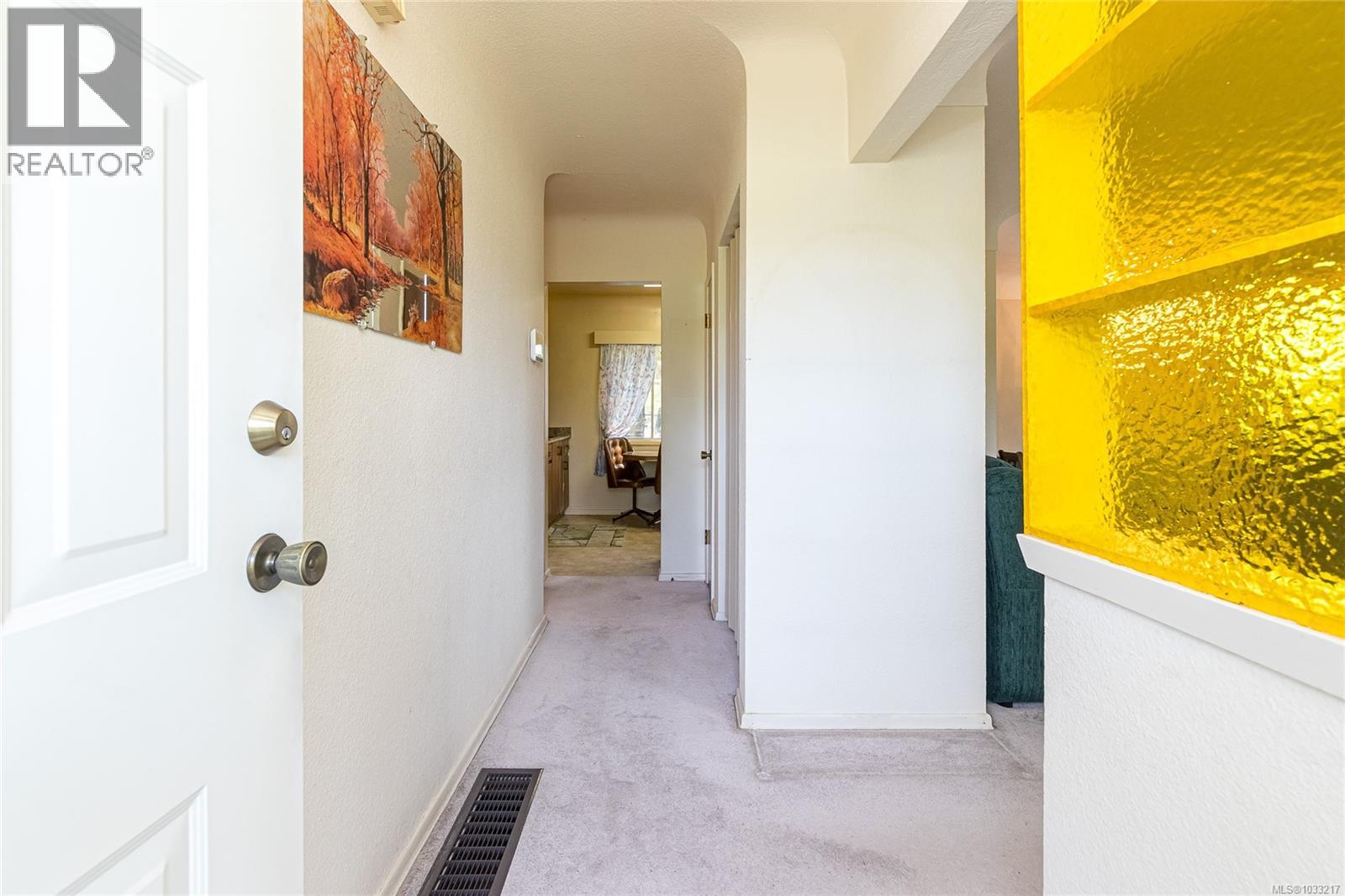 14 Kingham Pl Property Photo 3