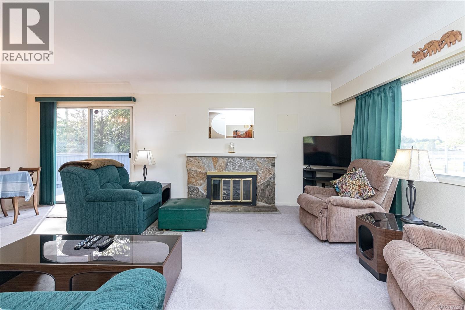 14 Kingham Pl Property Photo 5