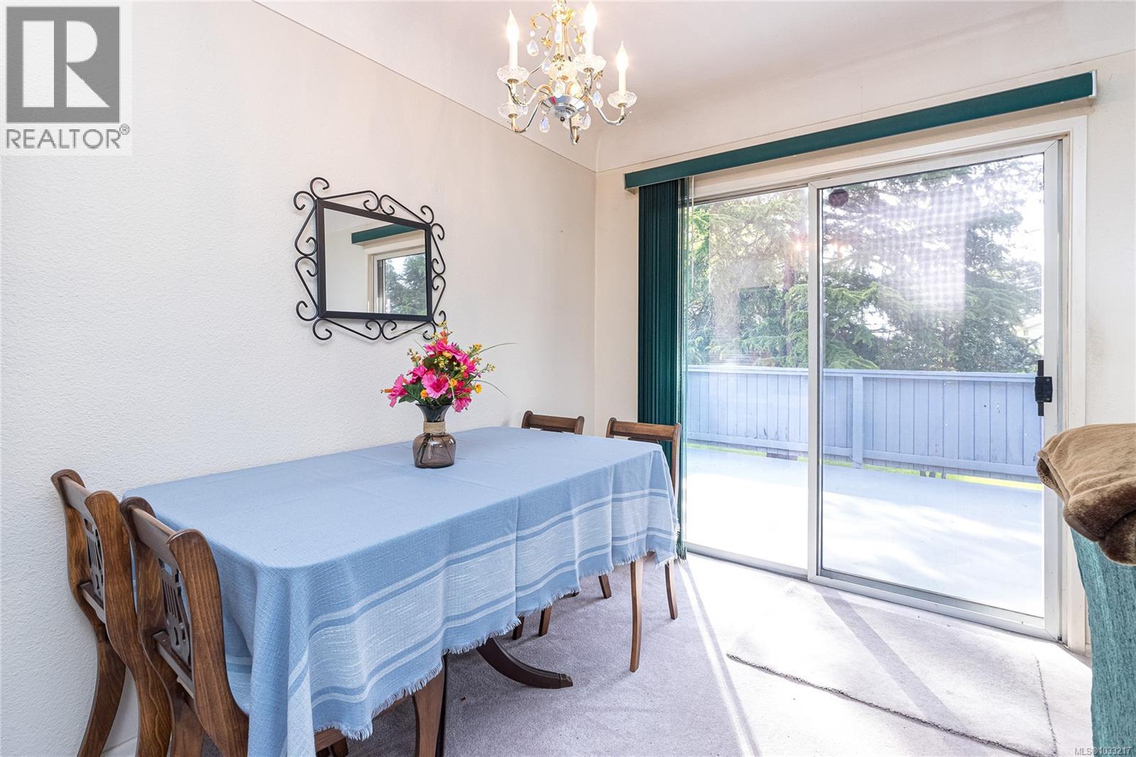 14 Kingham Pl Property Photo 7