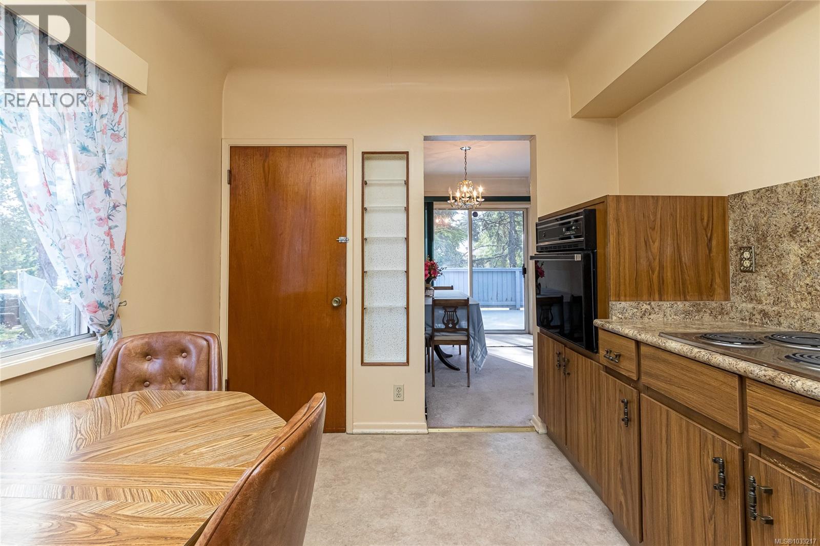 14 Kingham Pl Property Photo 10