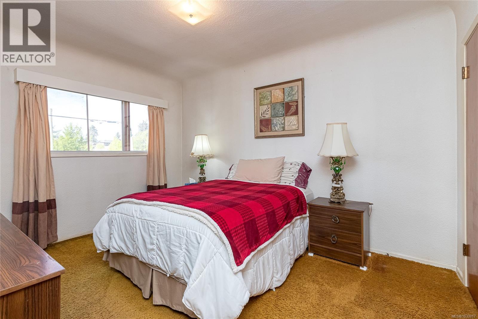 14 Kingham Pl Property Photo 11