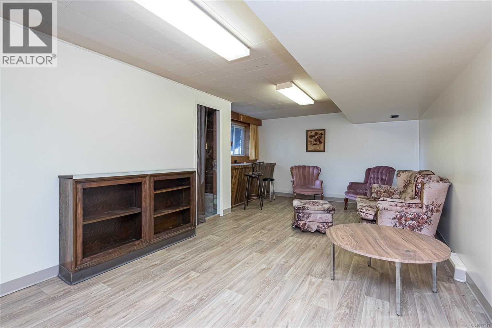 14 Kingham Pl Property Photo 15