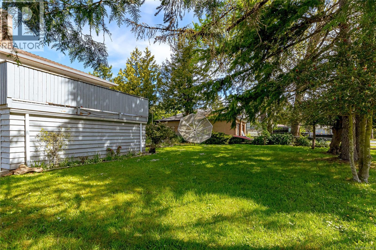 14 Kingham Pl Property Photo 25