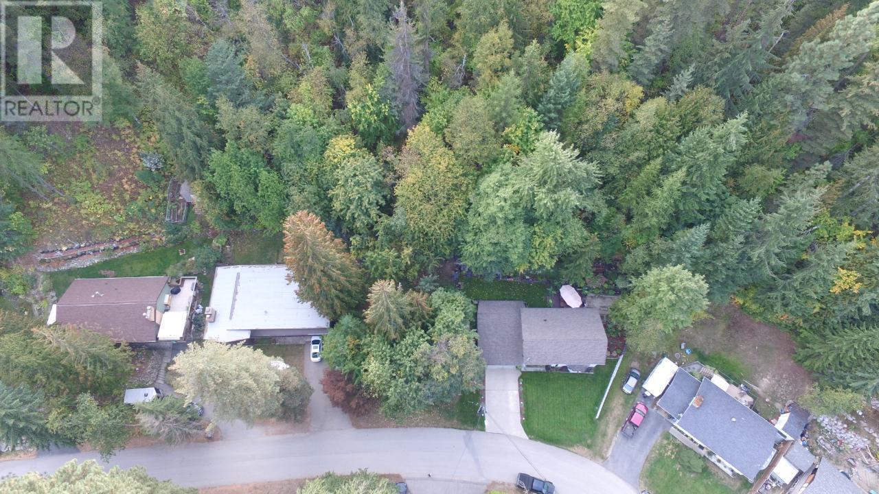 800 Lynnwood Crescent Property Photo
