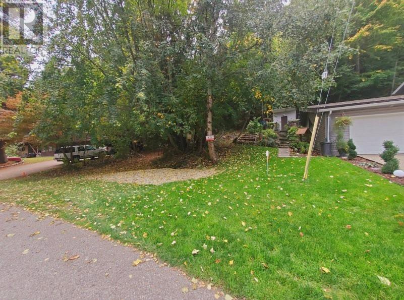 800 Lynnwood Crescent Property Photo 13