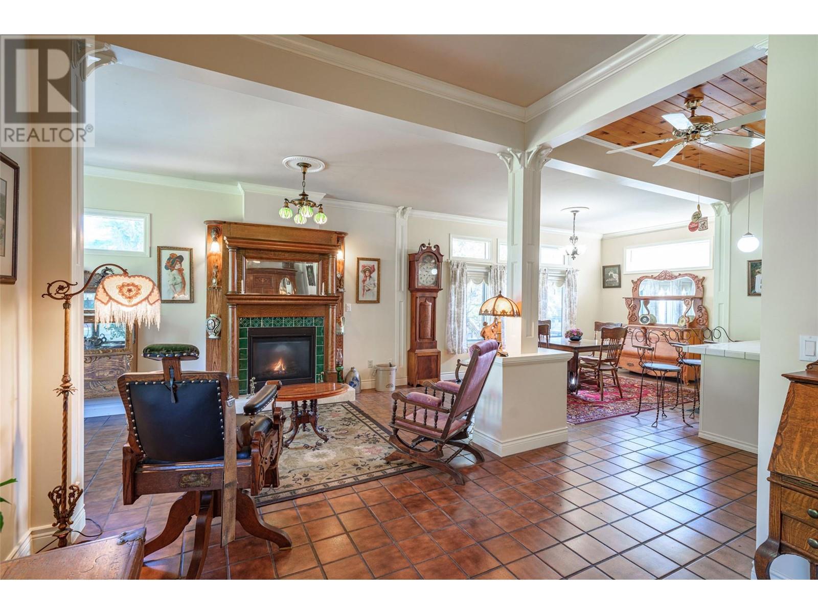 2905 Rosedale Avenue Property Photo 2