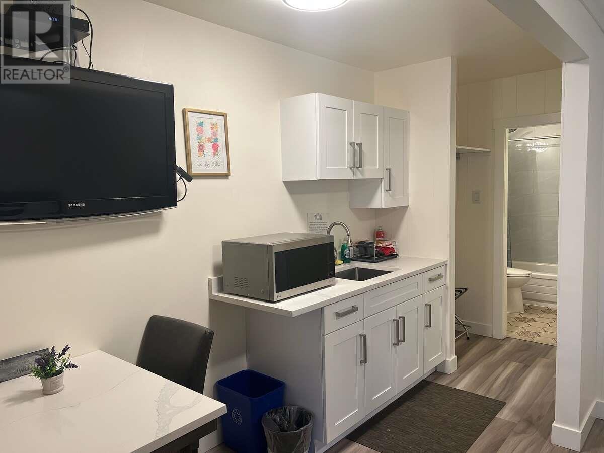 4881 St Mary's Street Property Photo 9