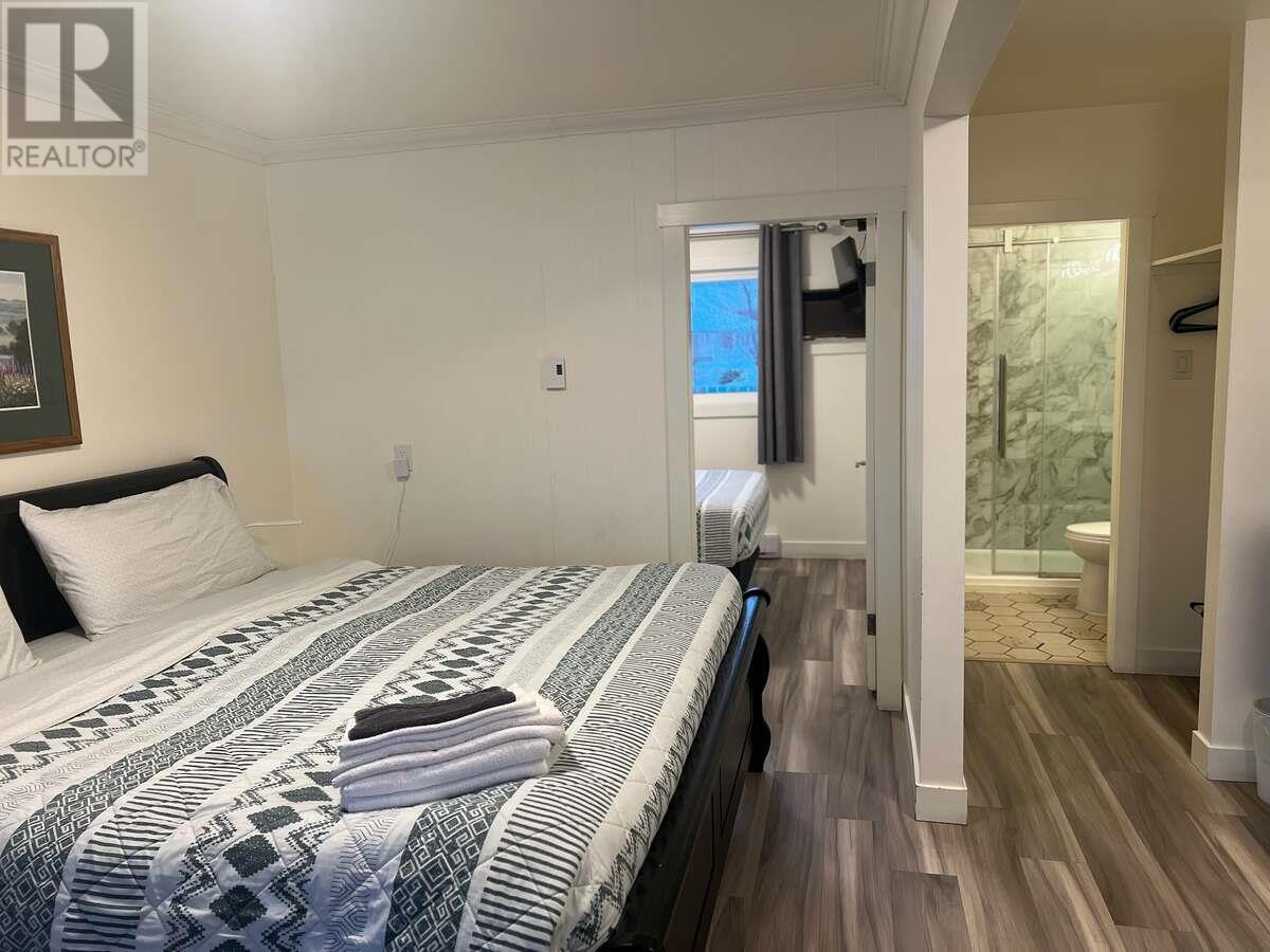 4881 St Mary's Street Property Photo 14