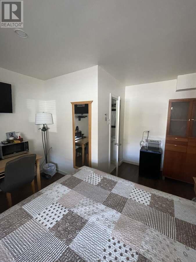 1197 Collins Road Property Photo 7