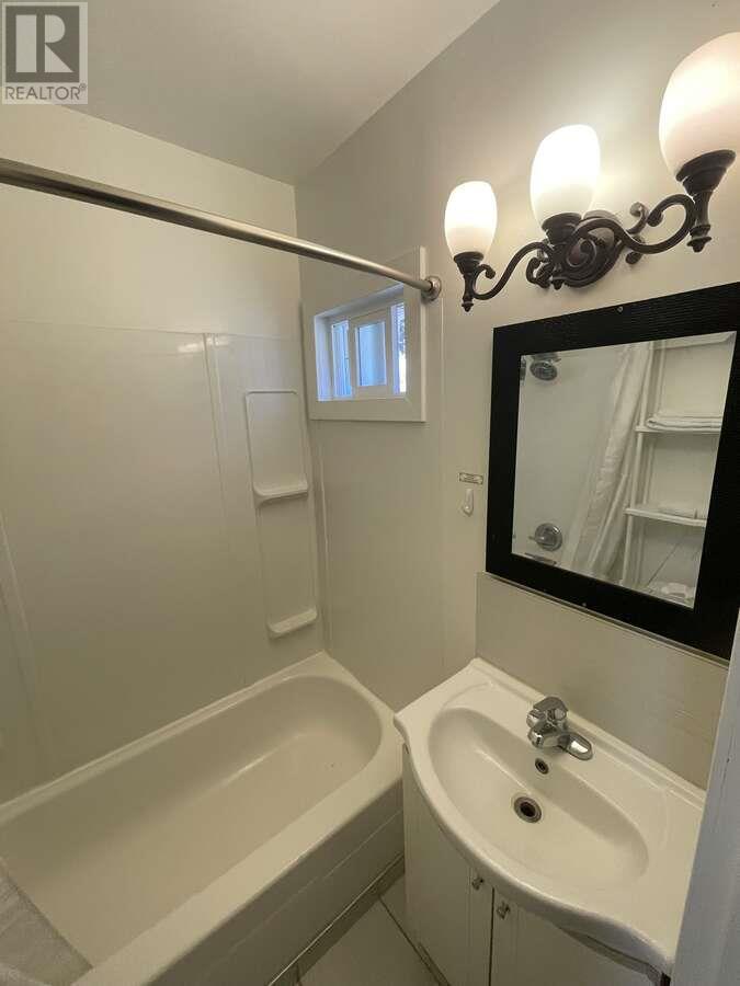 1197 Collins Road Property Photo 8
