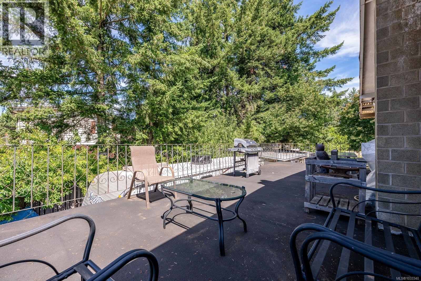 4732 Oakridge Dr Property Photo 7