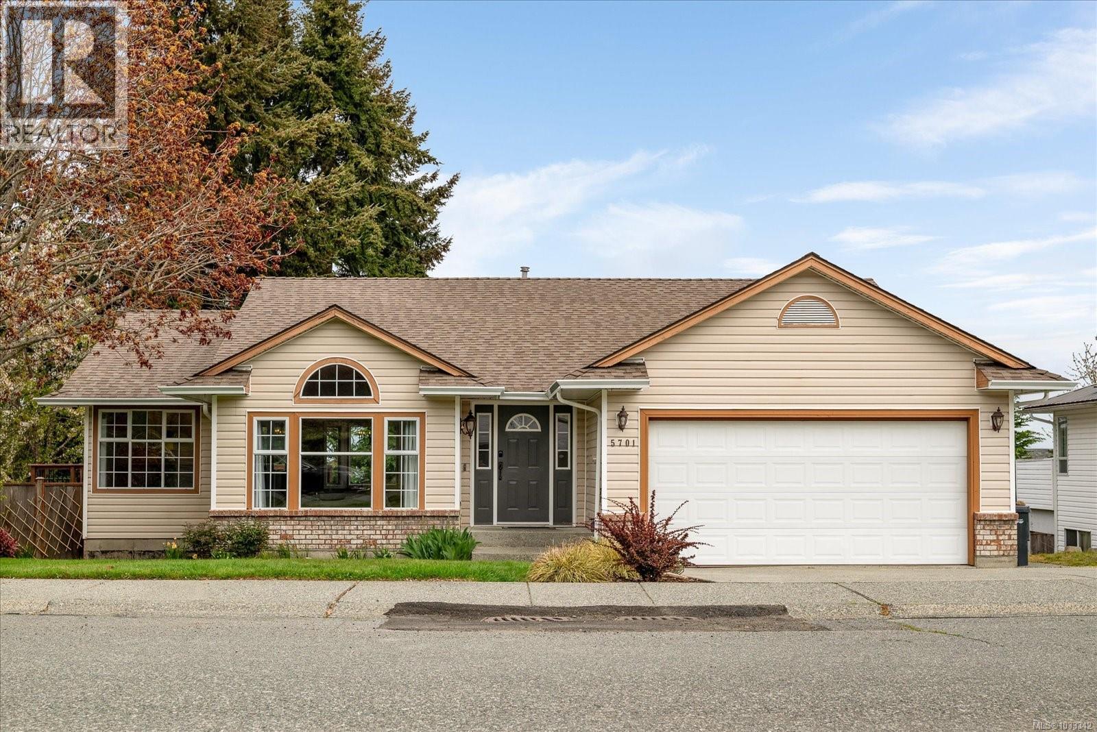 5701 Malibu Terr Property Photo 1