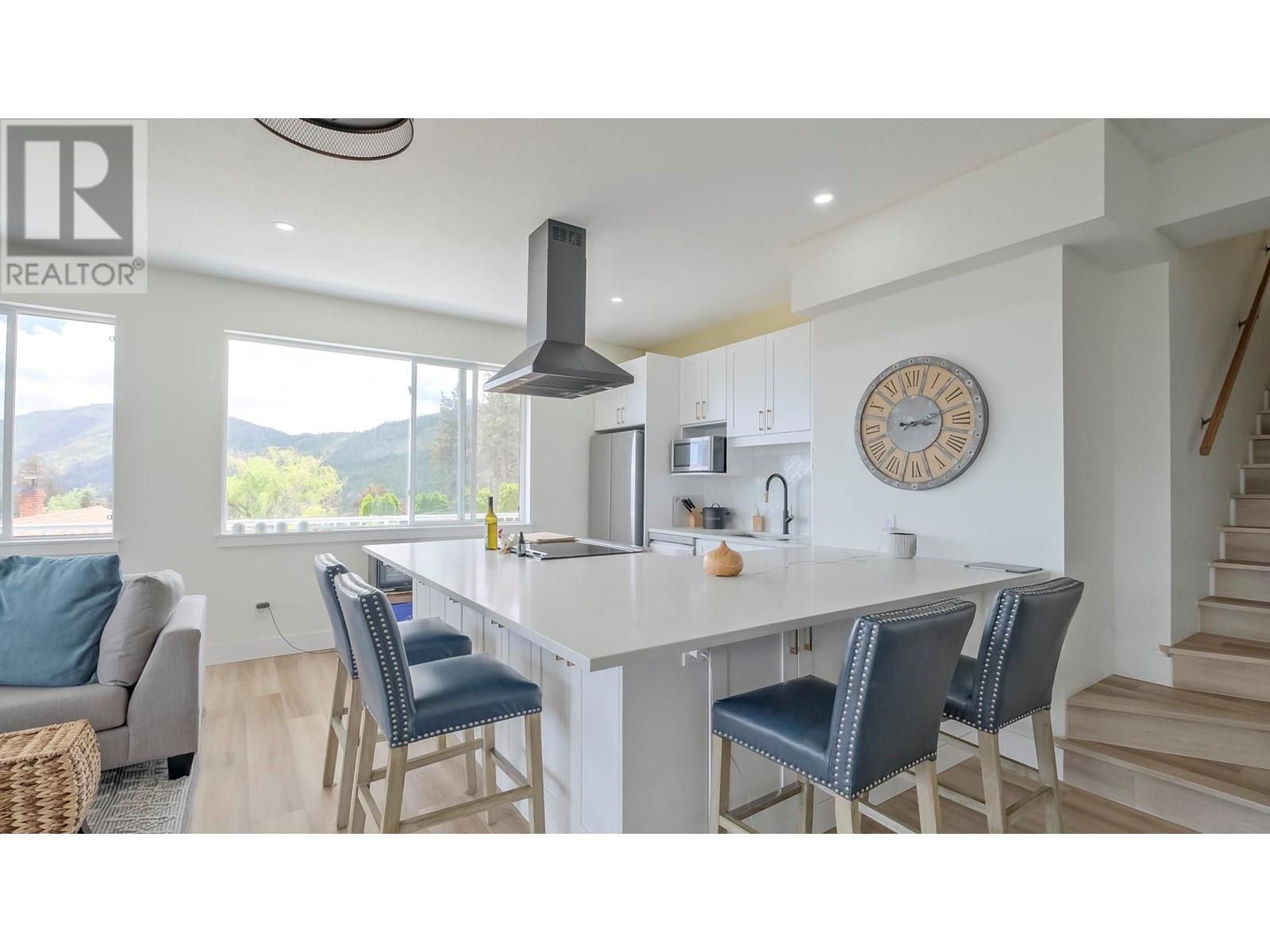 6471 Vernon Avenue Property Photo 12