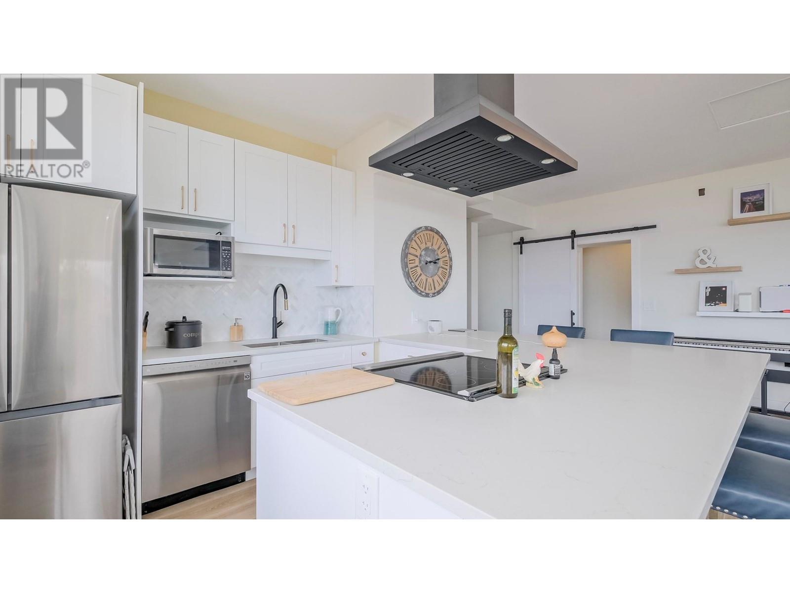 6471 Vernon Avenue Property Photo 13