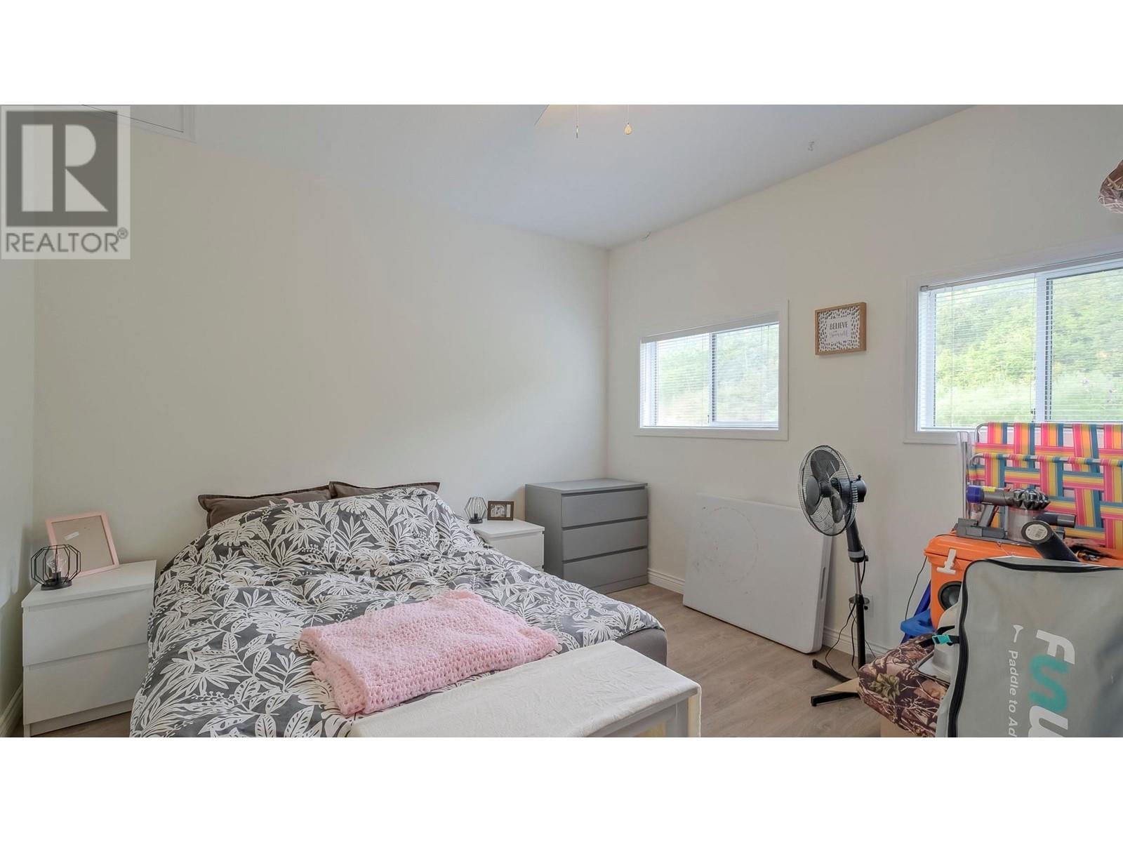 6471 Vernon Avenue Property Photo 28