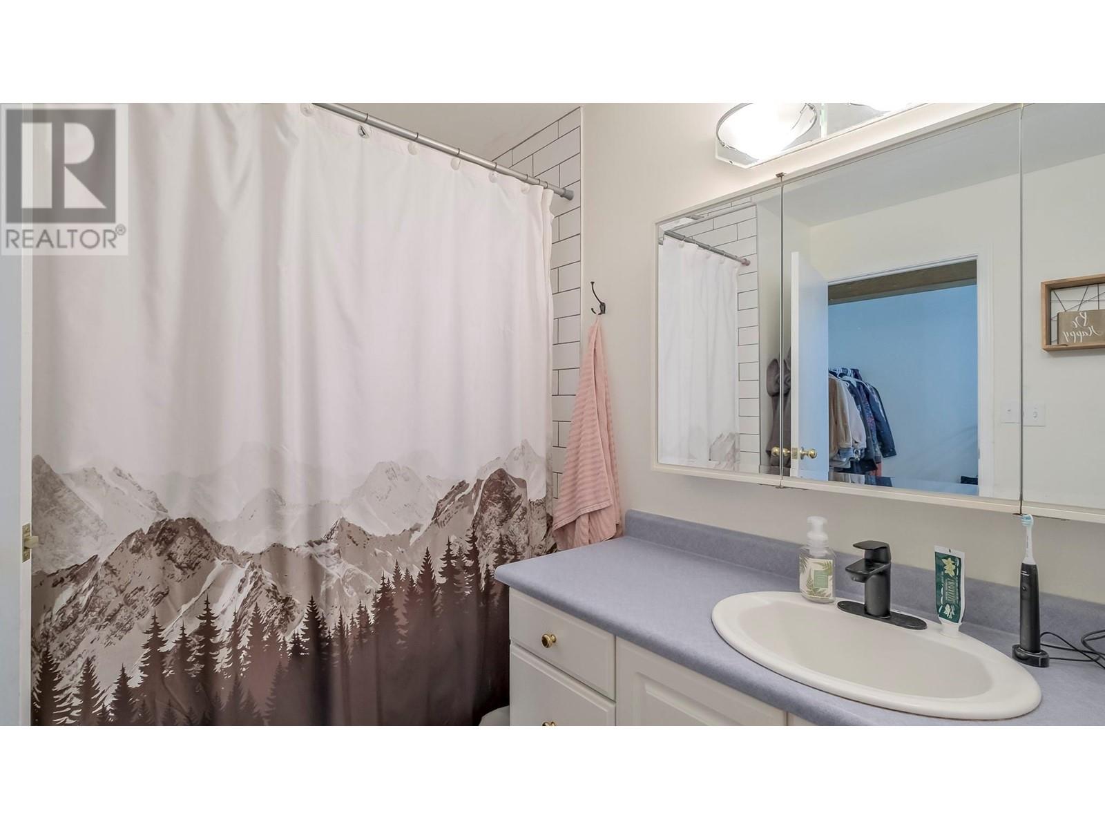 6471 Vernon Avenue Property Photo 29
