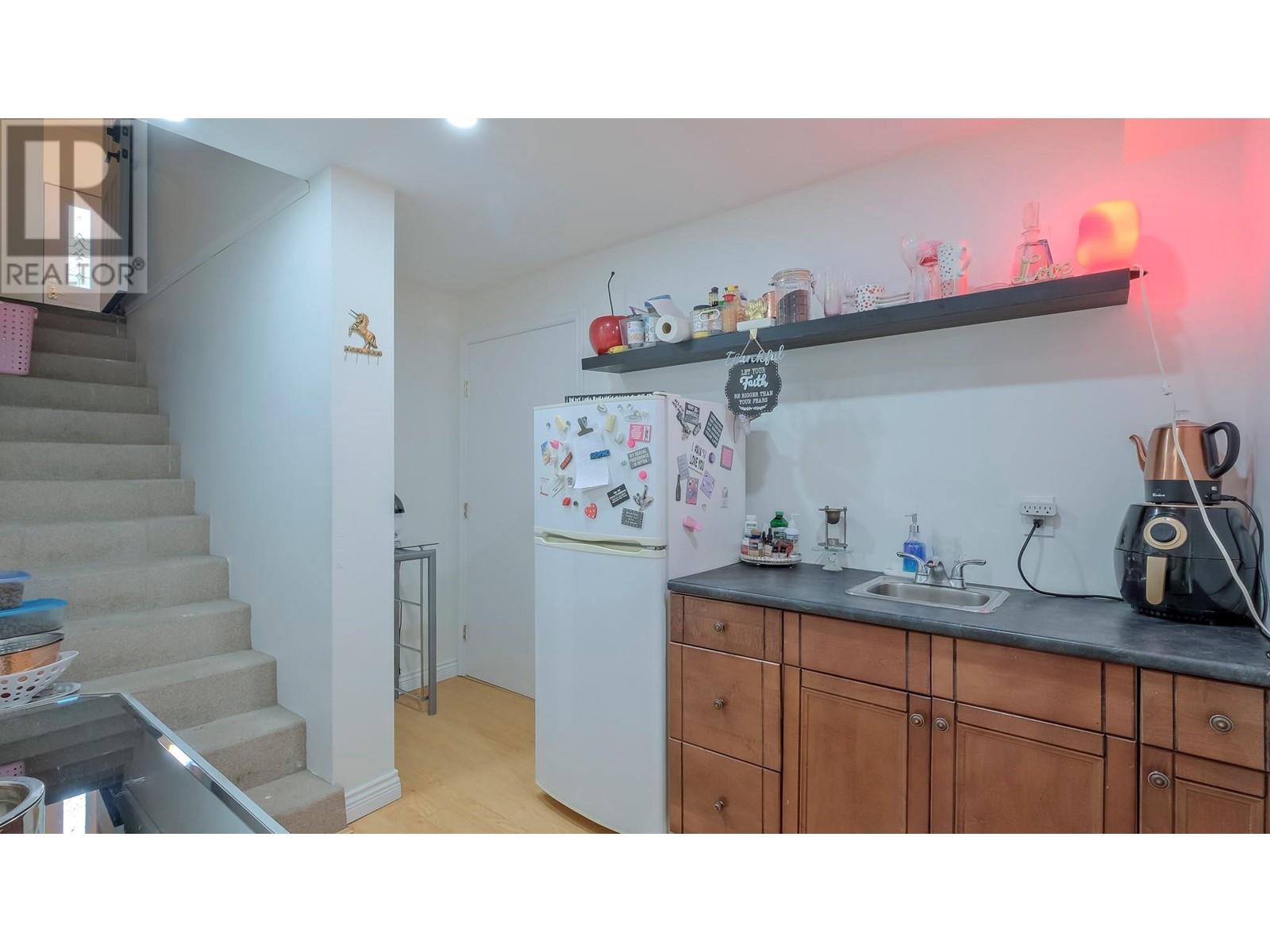 6471 Vernon Avenue Property Photo 32