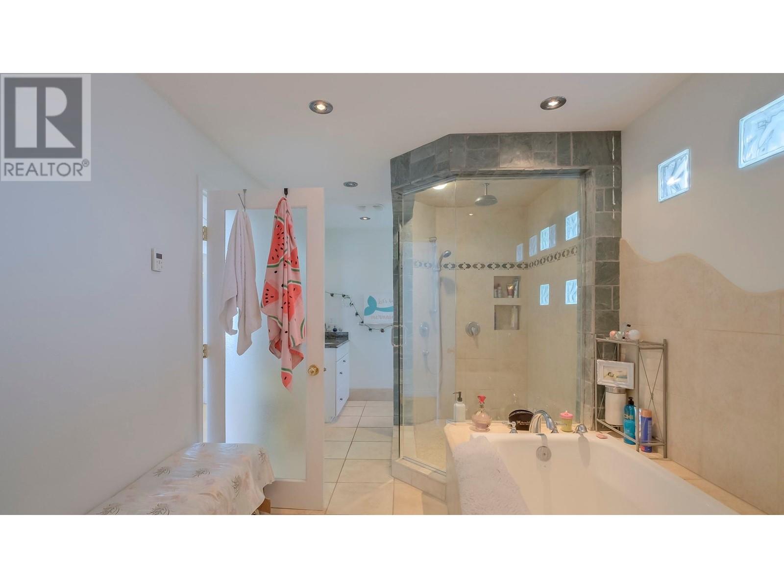 6471 Vernon Avenue Property Photo 38