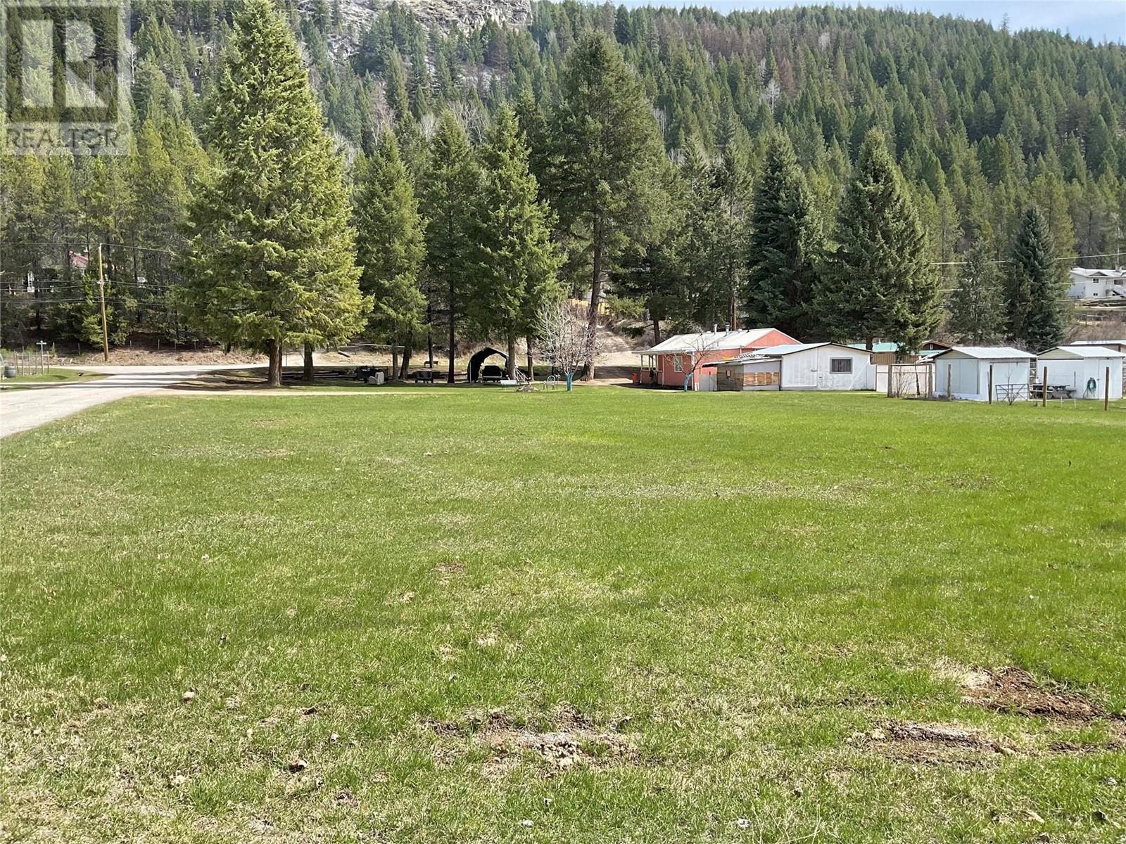 646 Kimberley N Avenue Property Photo 2