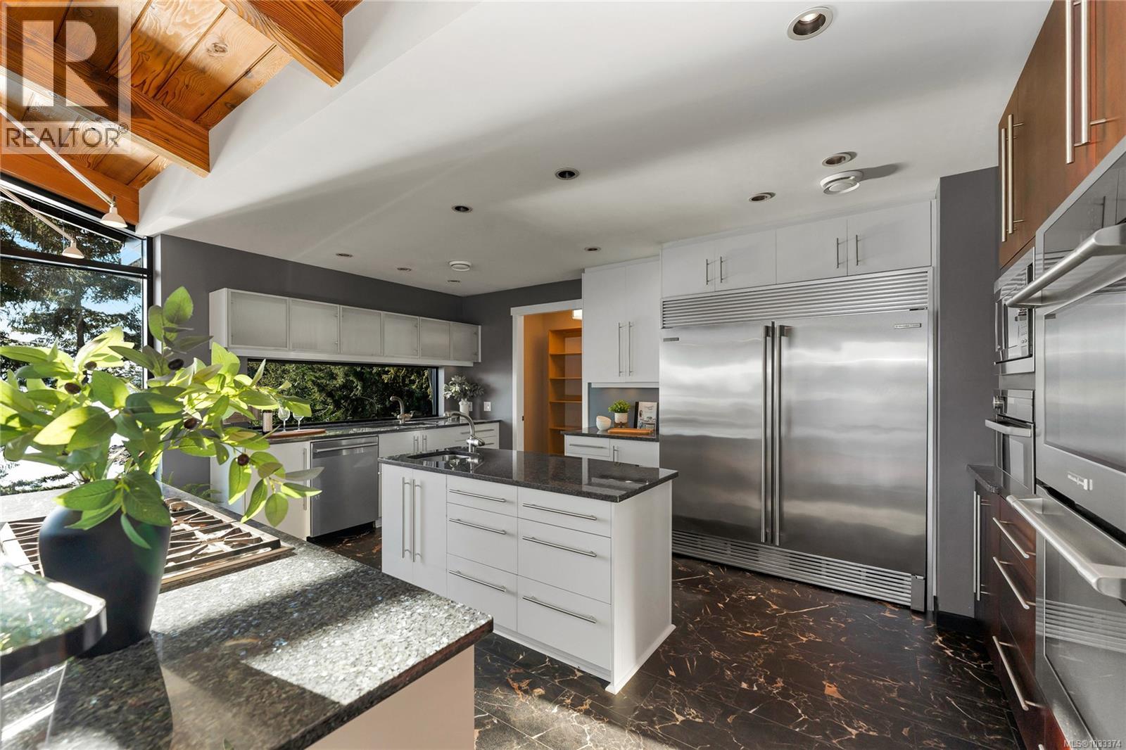 1676 Lands End Rd Property Photo 13