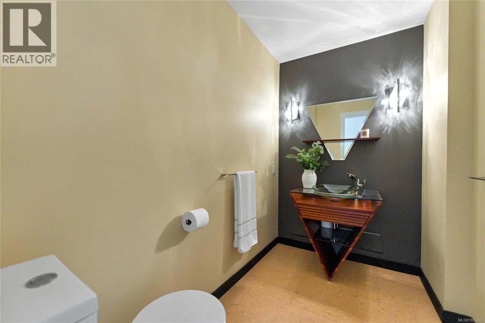 1676 Lands End Rd Property Photo 21