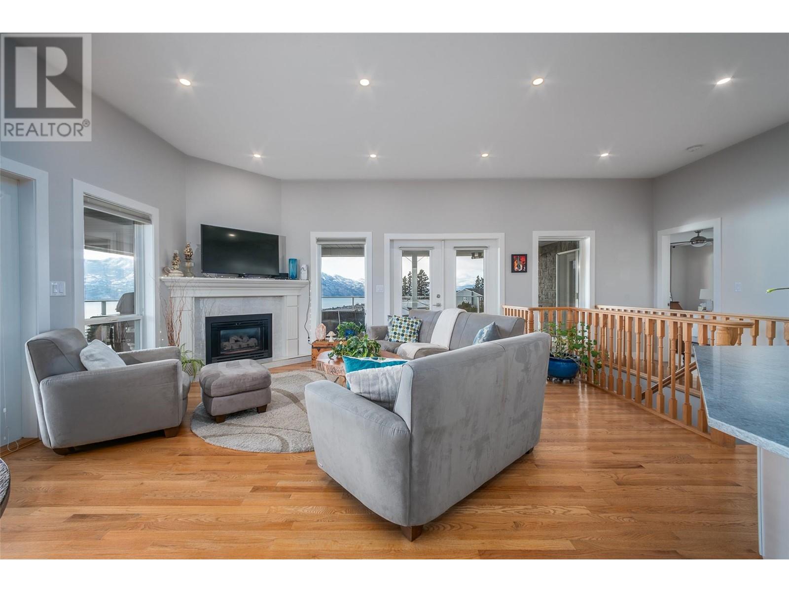 1290 Menu Road Property Photo 12