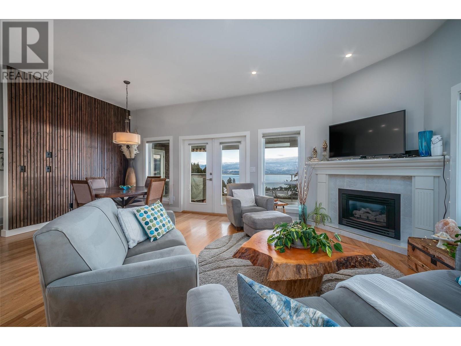 1290 Menu Road Property Photo 14