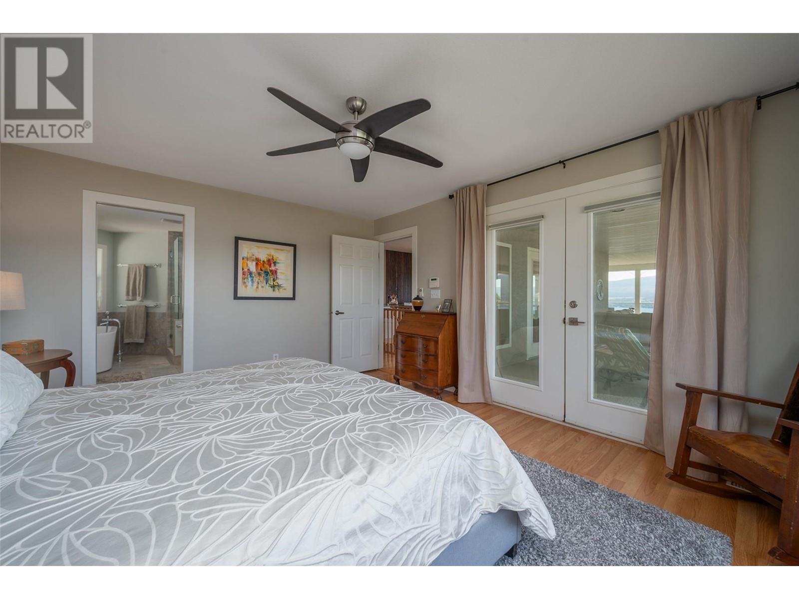 1290 Menu Road Property Photo 32