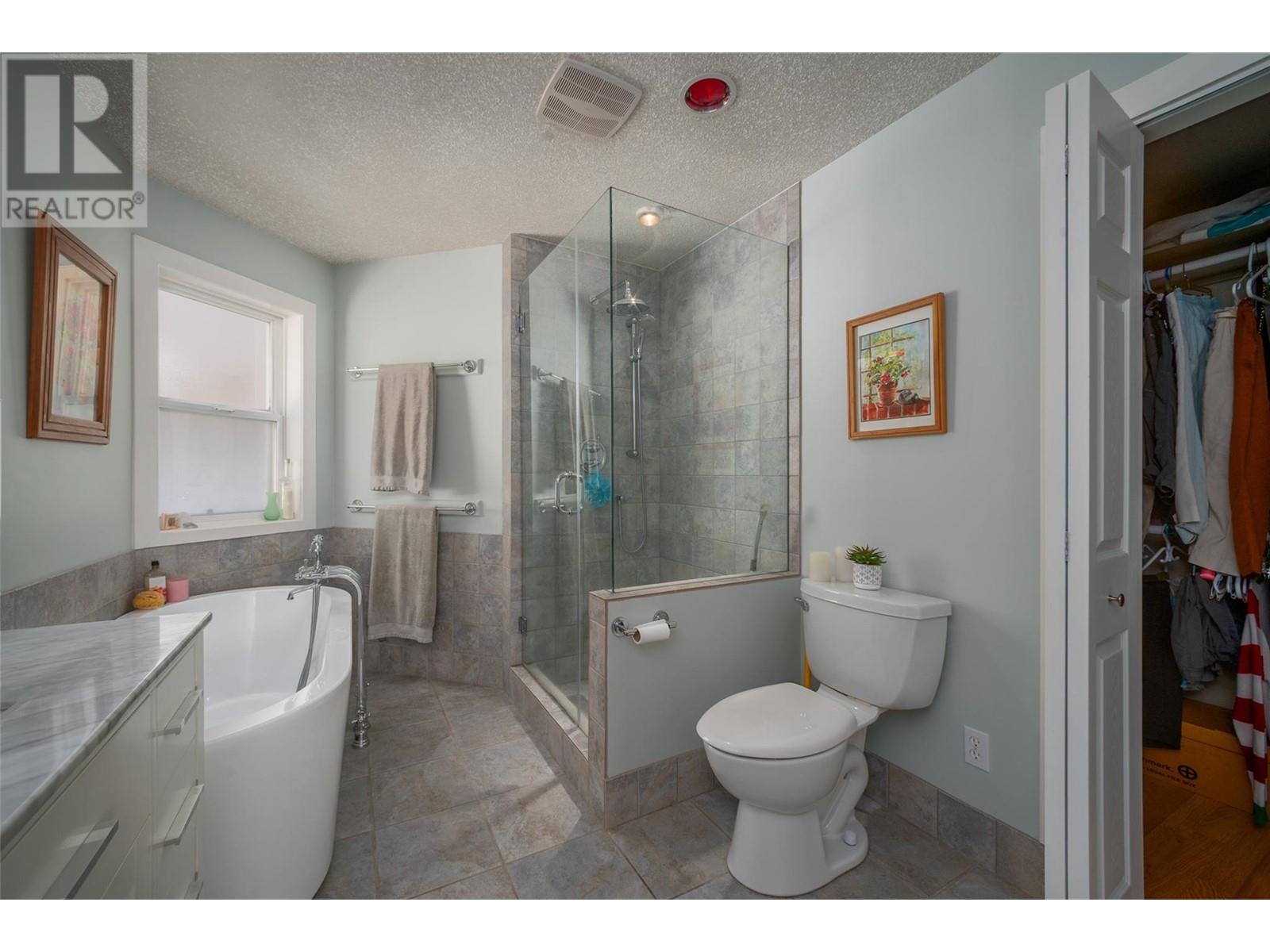 1290 Menu Road Property Photo 33