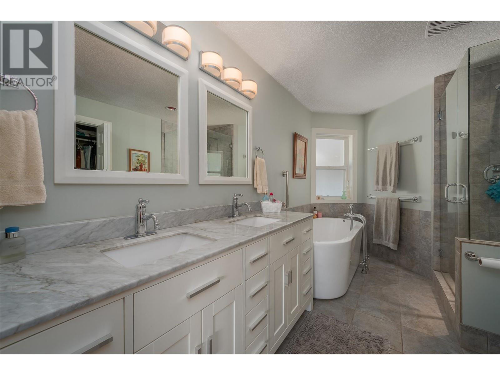 1290 Menu Road Property Photo 34