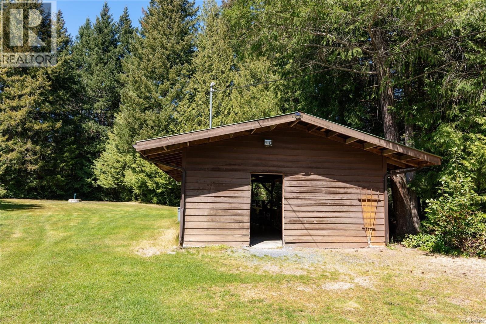 E14 2650 Turnbull Rd Property Photo 18