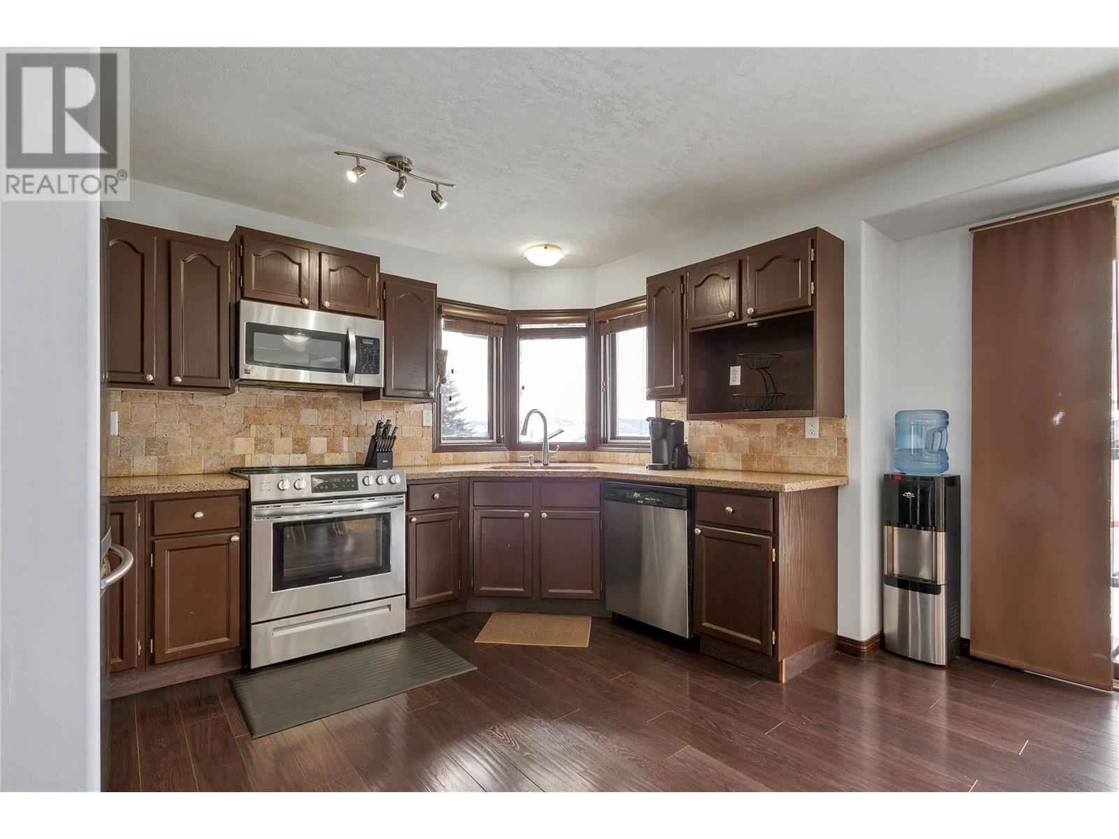 4317 Wellington Drive Property Photo 4