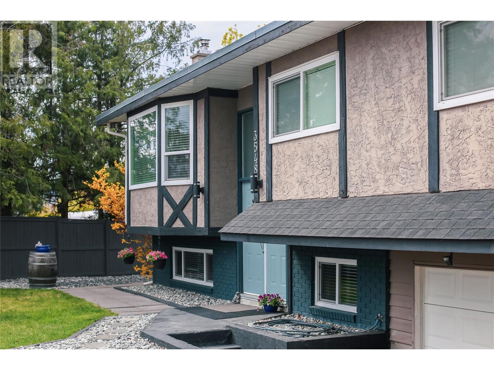 3548 Macdonnel Road Property Photo 9