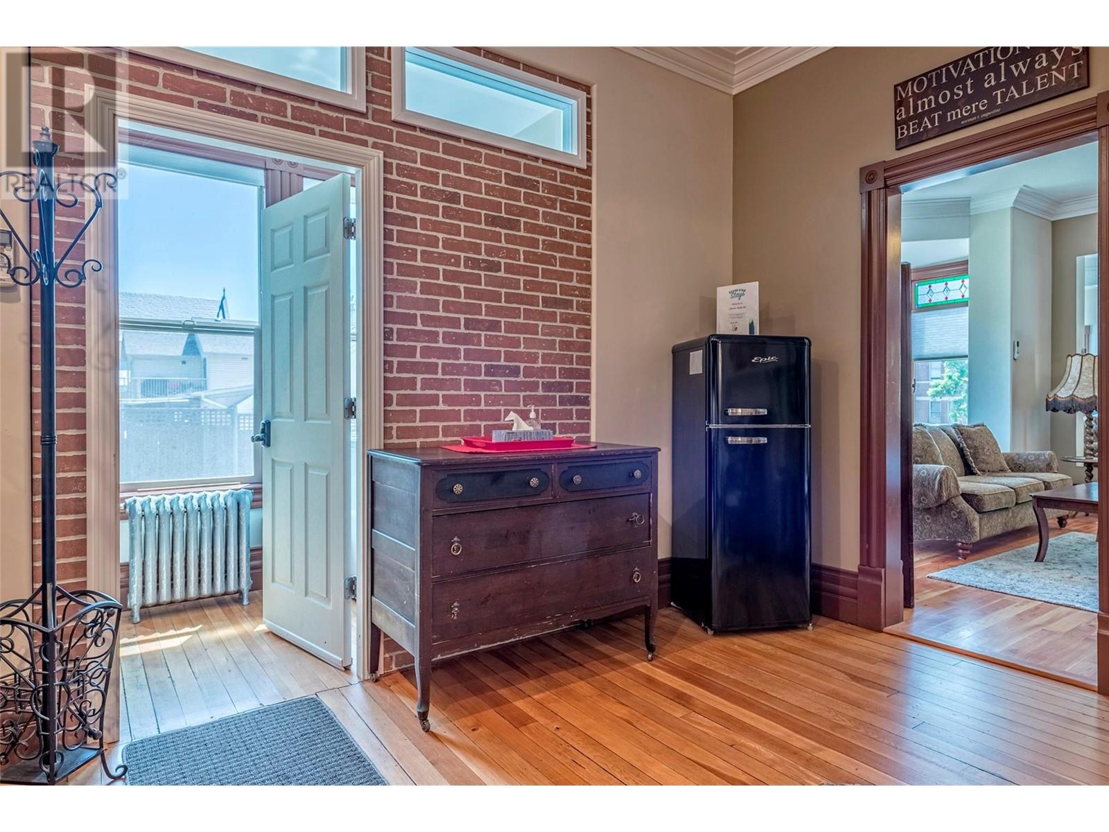 3403 27 Street Property Photo 9