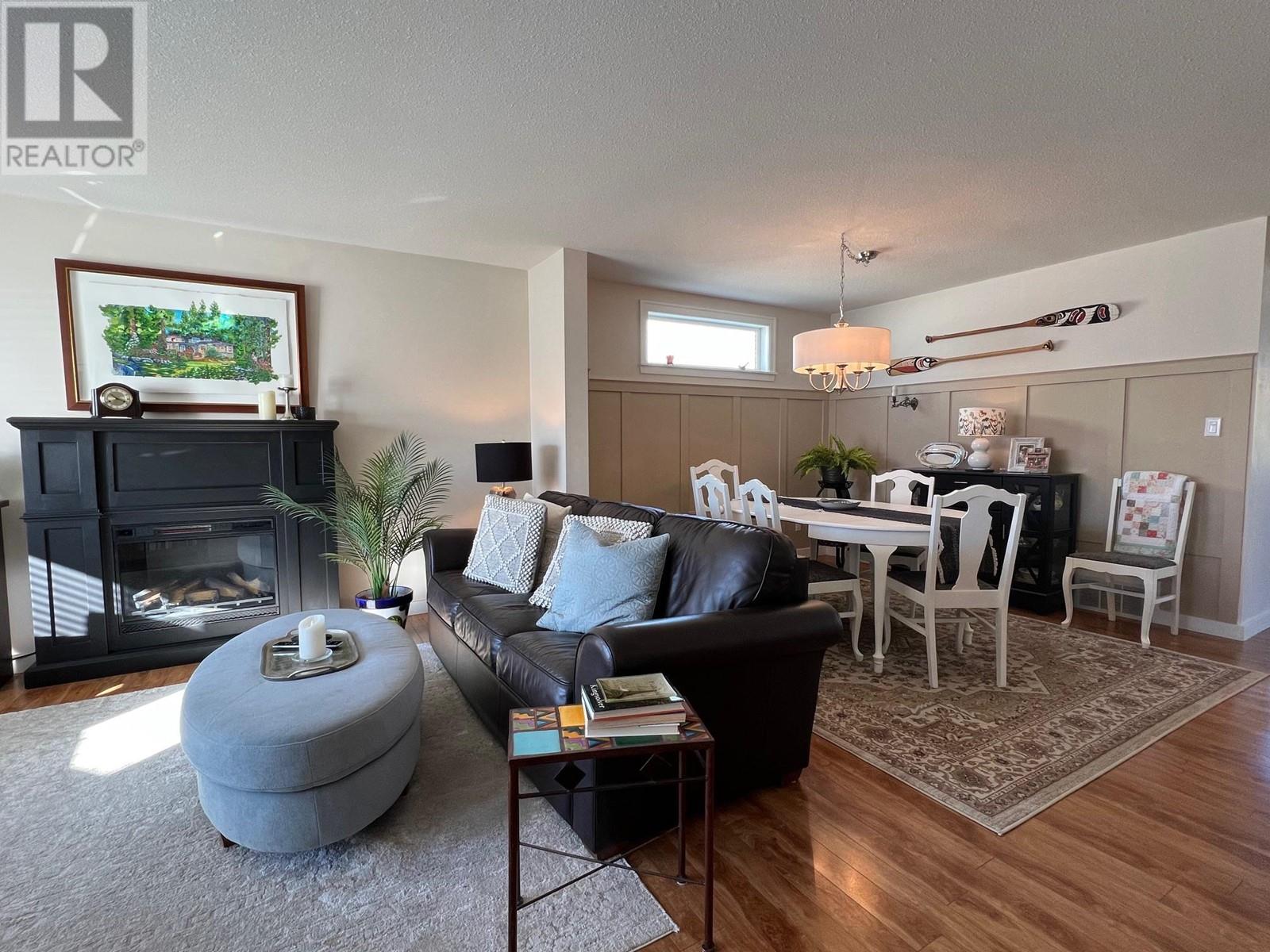 814 8 Avenue Property Photo 7
