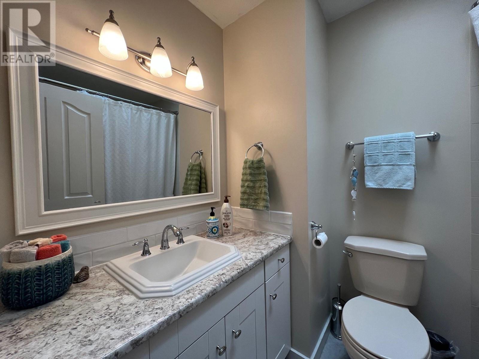814 8 Avenue Property Photo 9