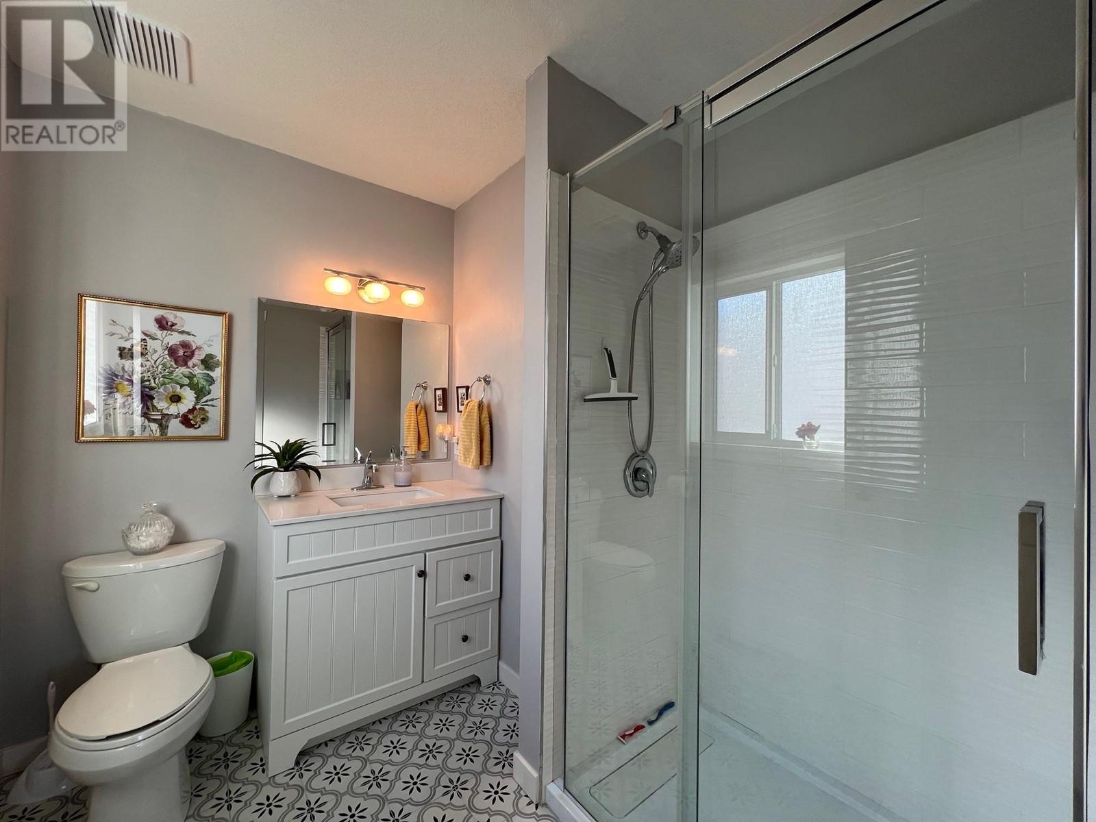 814 8 Avenue Property Photo 14