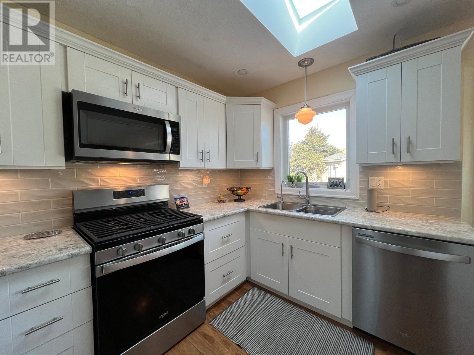 814 8 Avenue Property Photo 17
