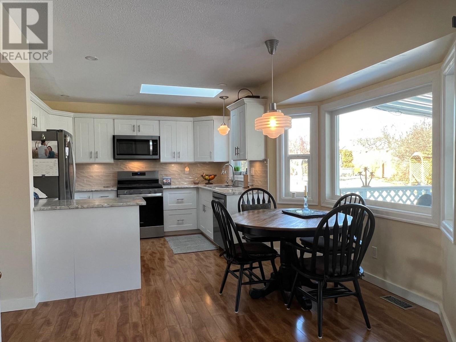 814 8 Avenue Property Photo 18