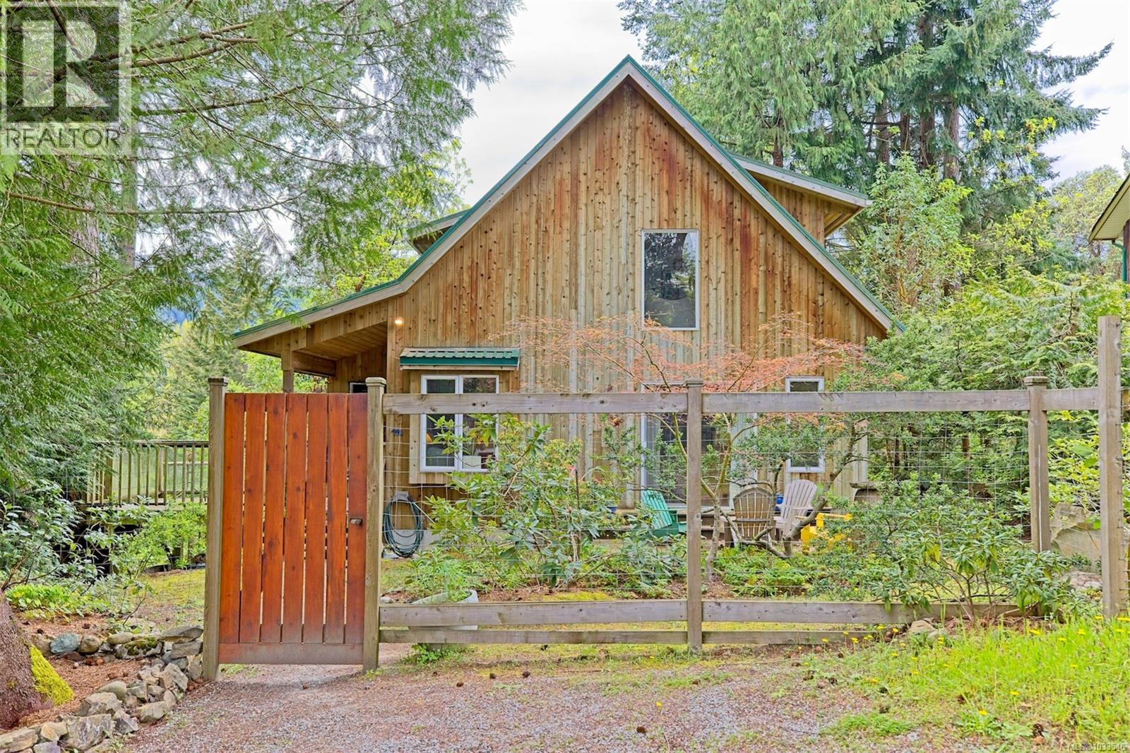 110 Village Terr Property Photo 1