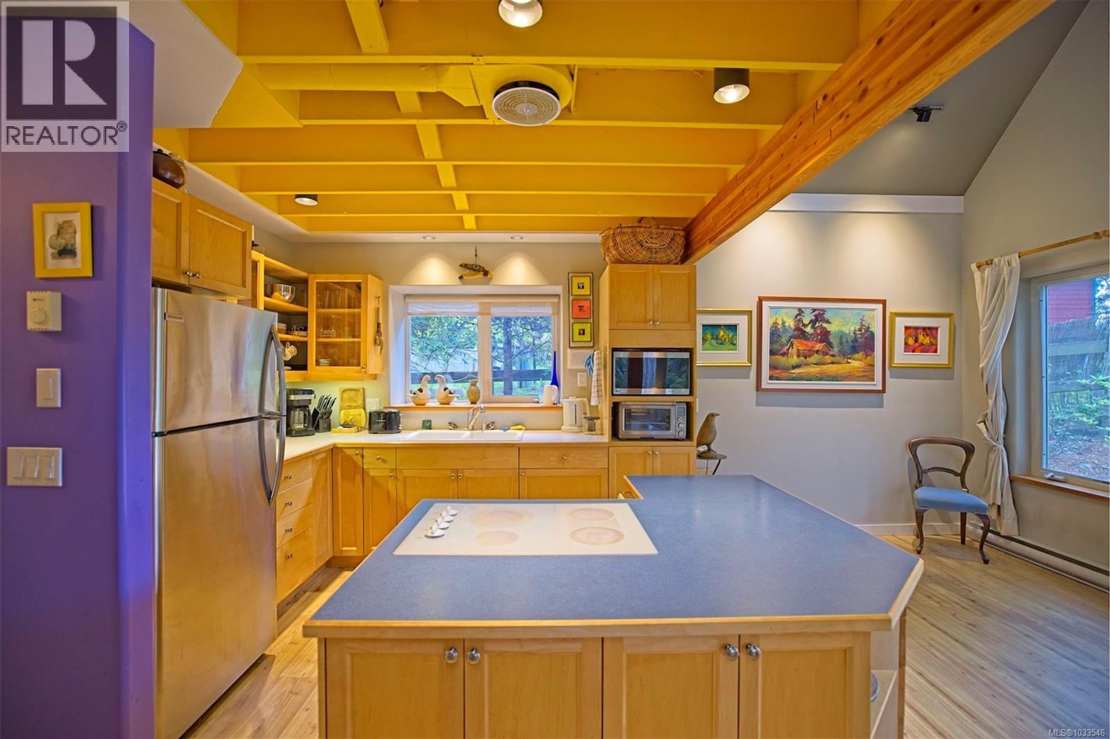110 Village Terr Property Photo 4