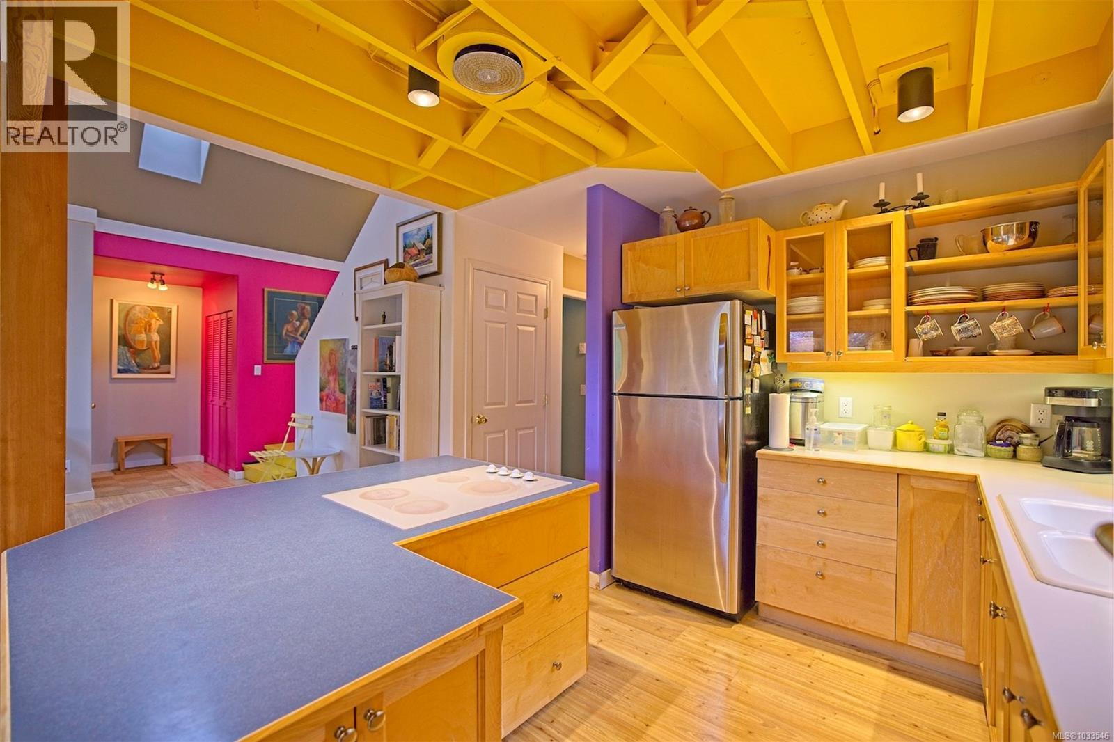 110 Village Terr Property Photo 6