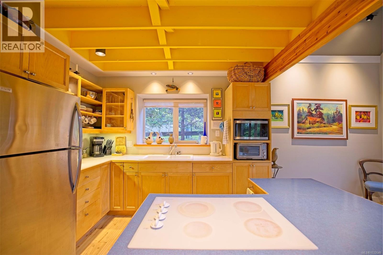 110 Village Terr Property Photo 8