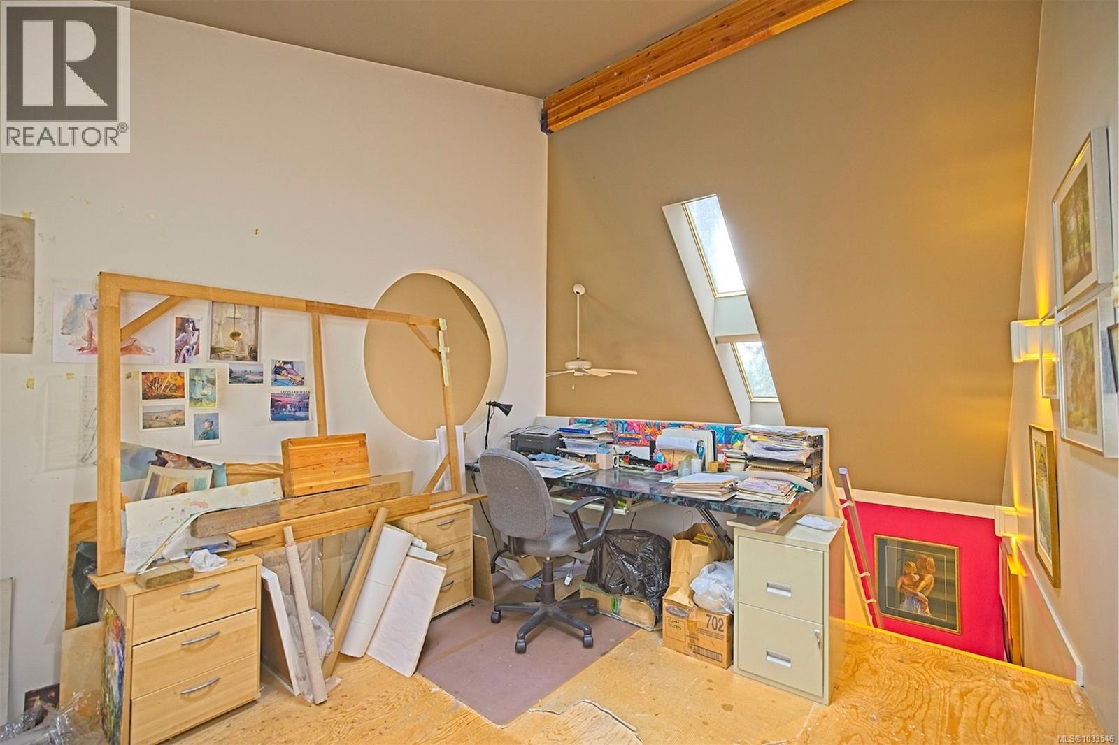 110 Village Terr Property Photo 10