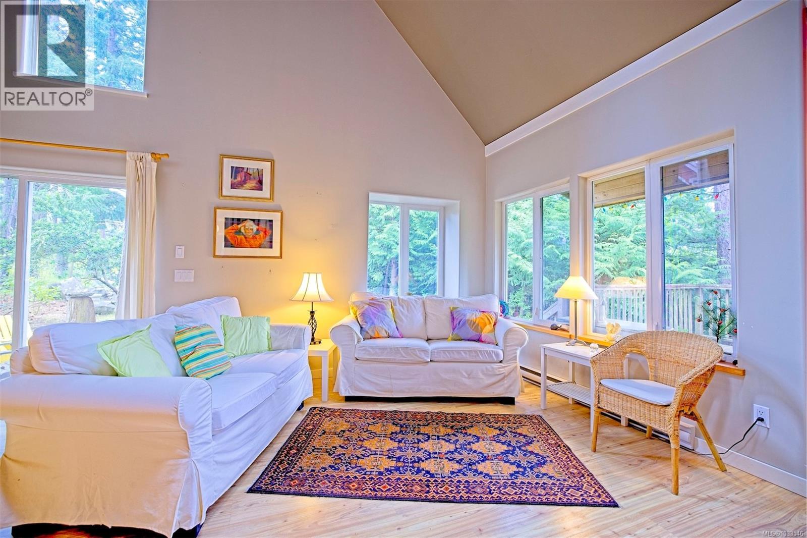 110 Village Terr Property Photo 15