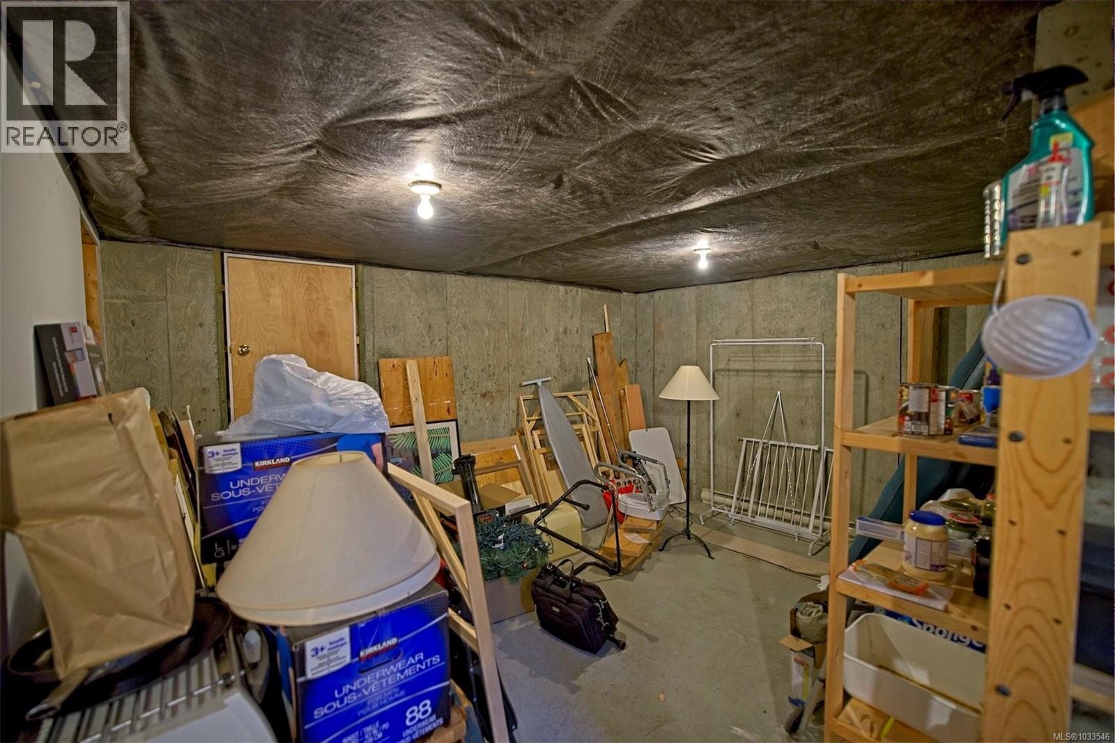 110 Village Terr Property Photo 23